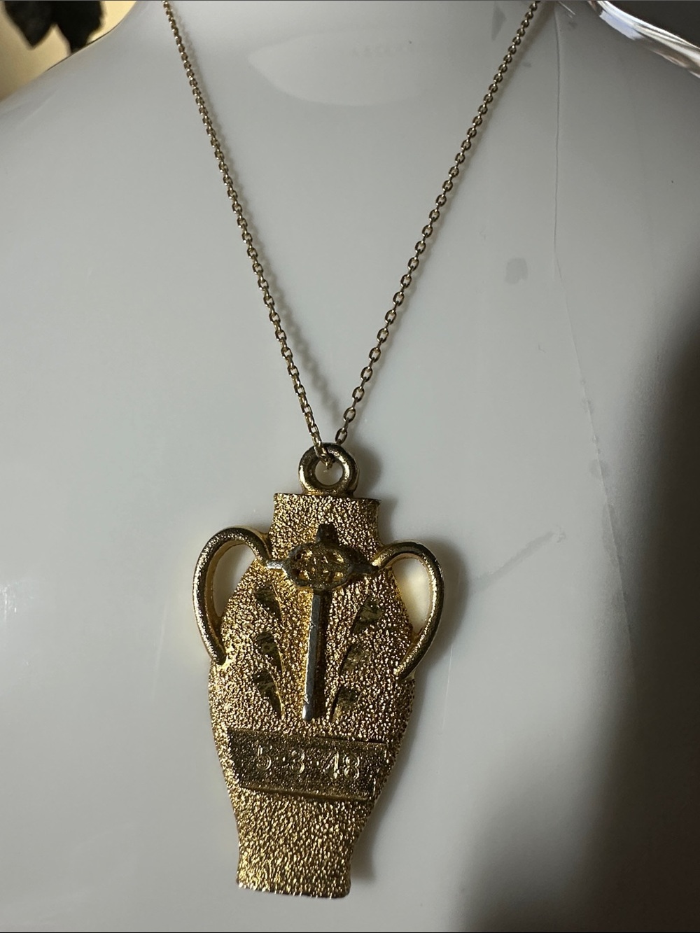 Vintage Gold-tone Vase Pendant Necklace -little scratches